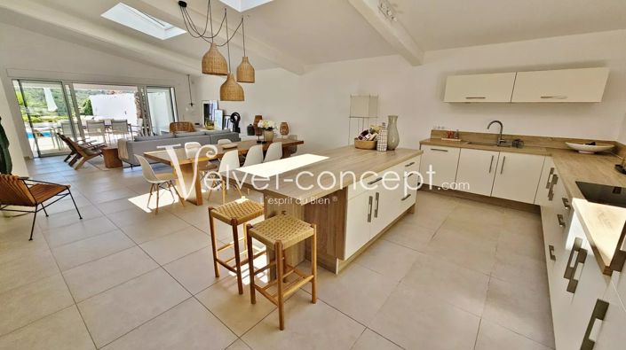 Image No.7-4 Bed House for sale