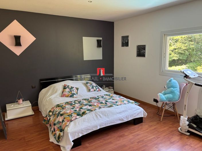 Image No.18-4 Bed House for sale