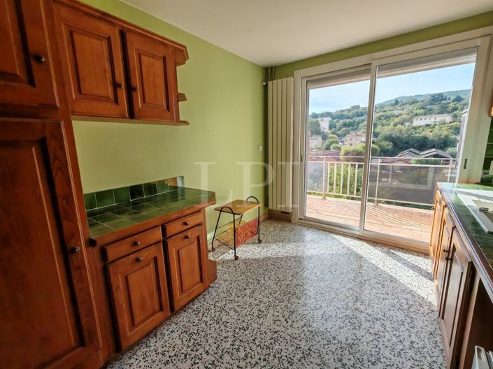 Image No.8-3 Bed House for sale