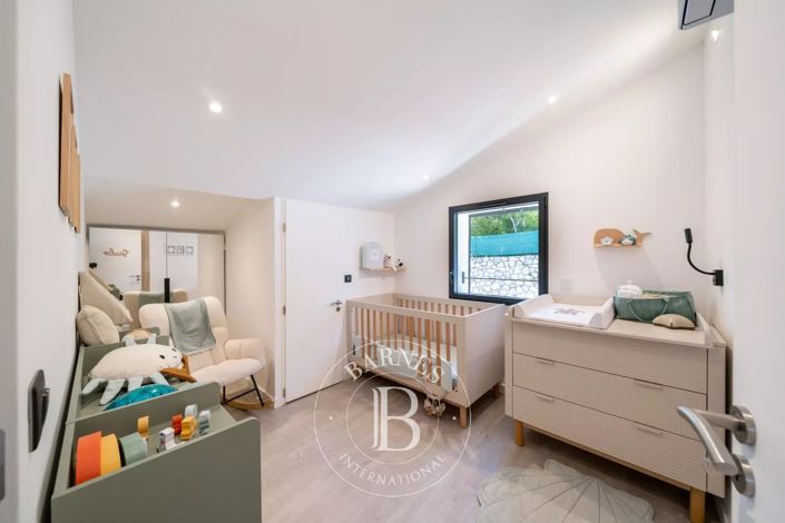 Image No.10-3 Bed Apartment for sale