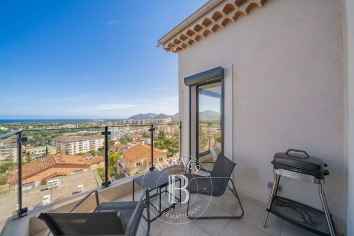 Image No.7-3 Bed Apartment for sale