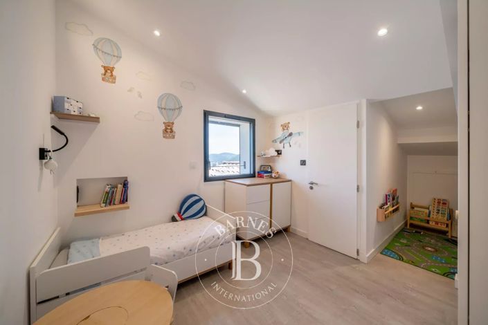 Image No.8-3 Bed Apartment for sale