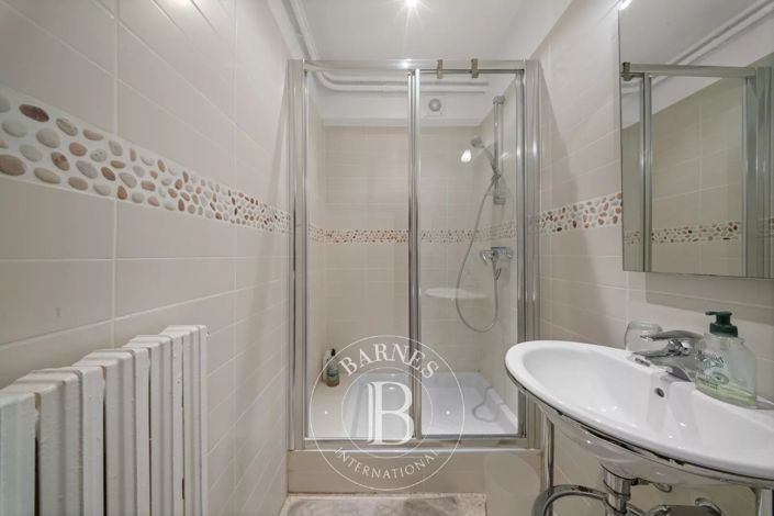 Image No.11-6 Bed House for sale