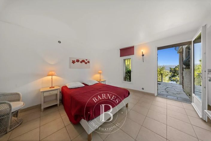 Image No.13-6 Bed House for sale