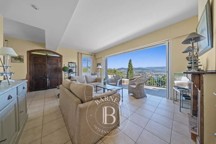 Image No.14-6 Bed House for sale