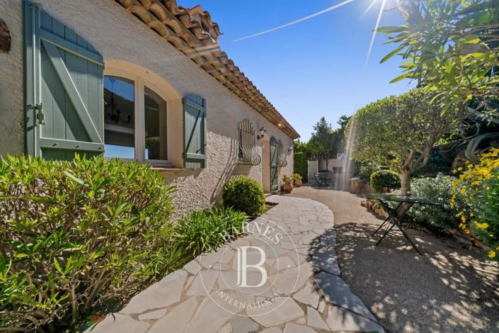 Image No.20-6 Bed House for sale