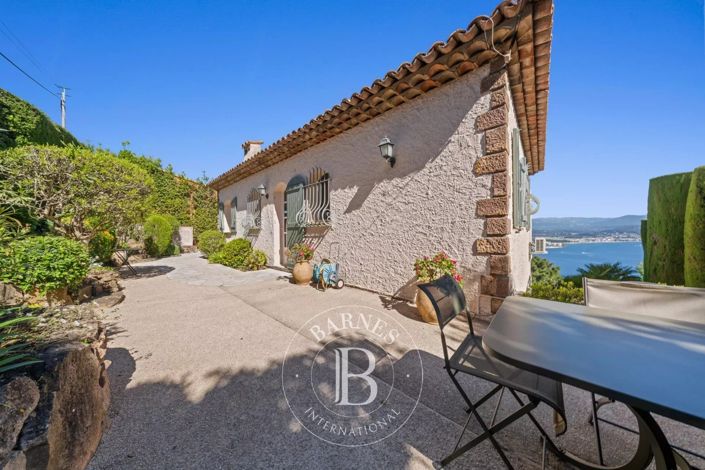 Image No.21-6 Bed House for sale