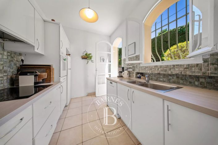 Image No.3-6 Bed House for sale