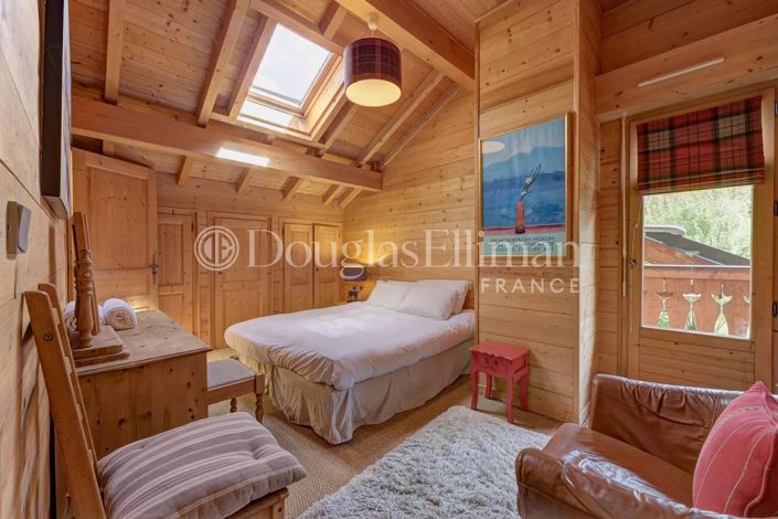 Image No.8-7 Bed House for sale