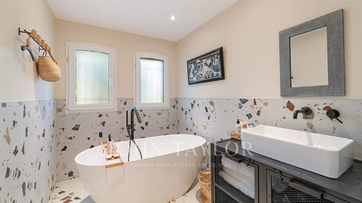 Image No.16-9 Bed House for sale