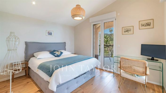 Image No.18-9 Bed House for sale