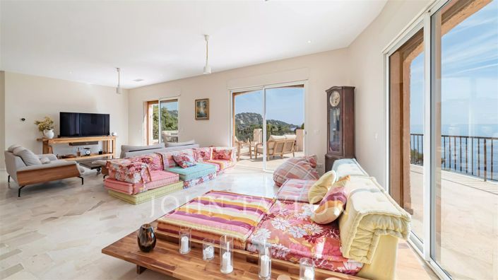Image No.7-9 Bed House for sale