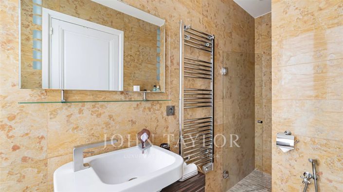 Image No.8-5 Bed Apartment for sale