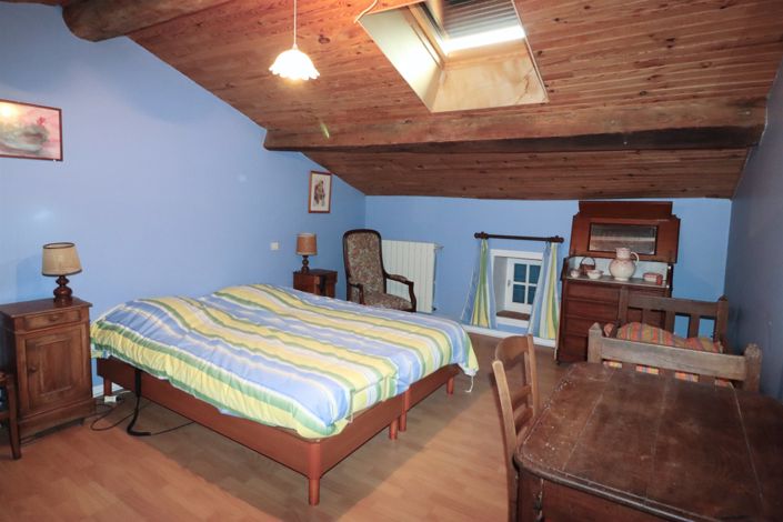 Image No.8-7 Bed House for sale