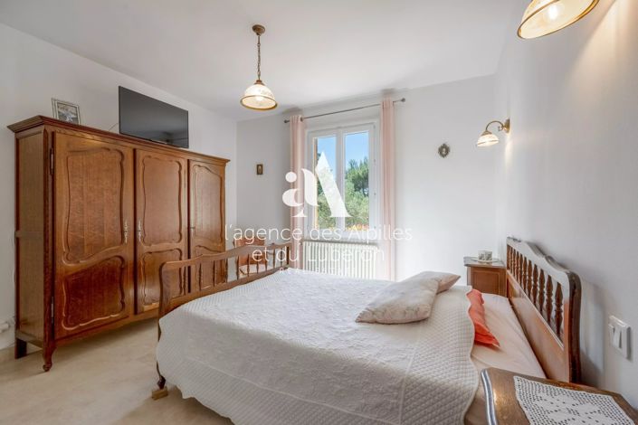 Image No.13-3 Bed House for sale