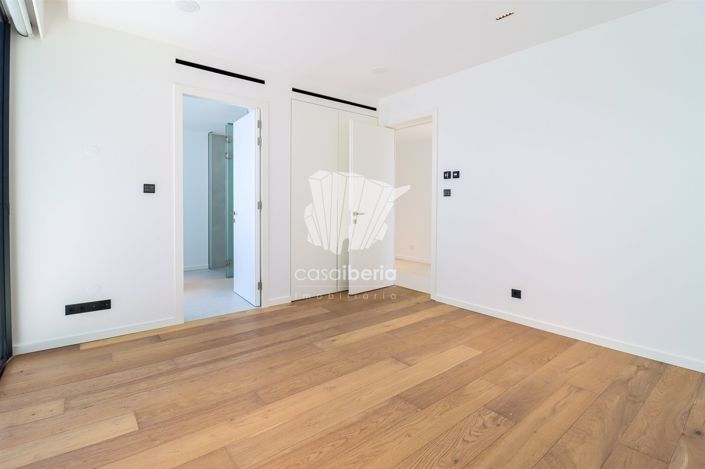 Image No.16-4 Bed House for sale