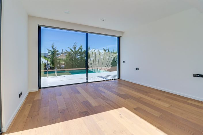 Image No.18-4 Bed House for sale