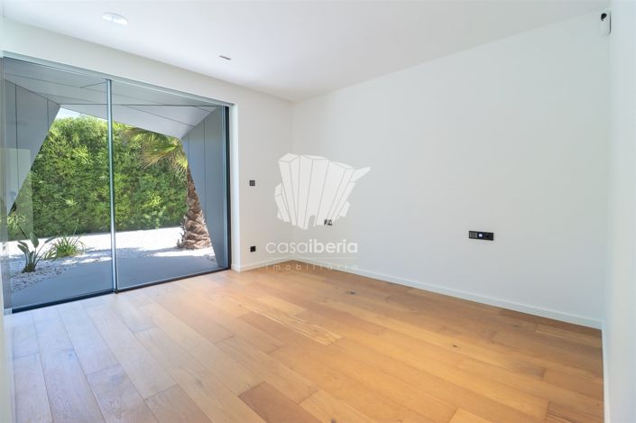 Image No.19-4 Bed House for sale