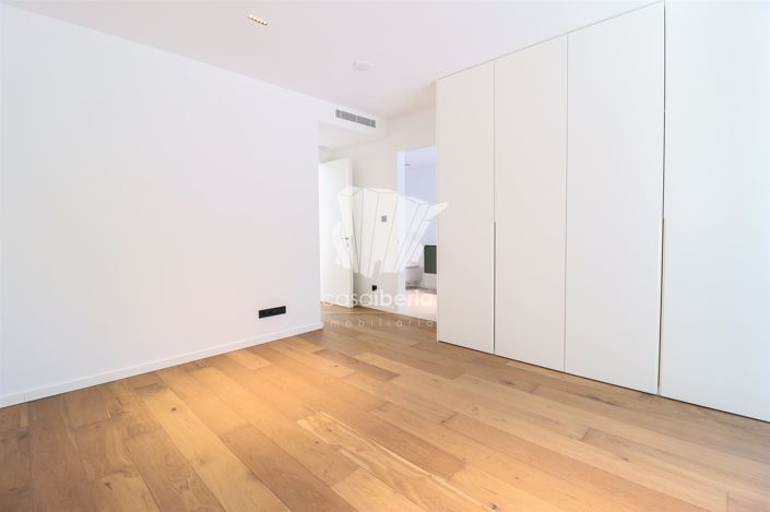 Image No.20-4 Bed House for sale