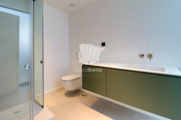 Image No.21-4 Bed House for sale