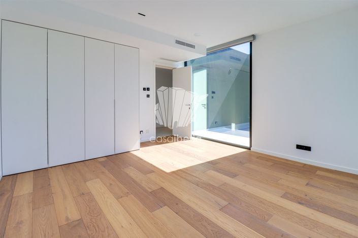 Image No.23-4 Bed House for sale