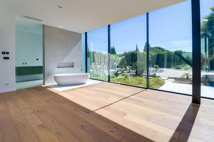 Image No.24-4 Bed House for sale