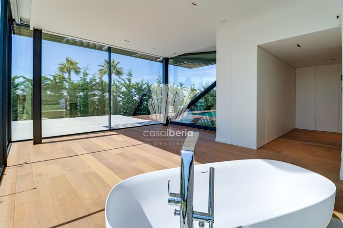 Image No.26-4 Bed House for sale