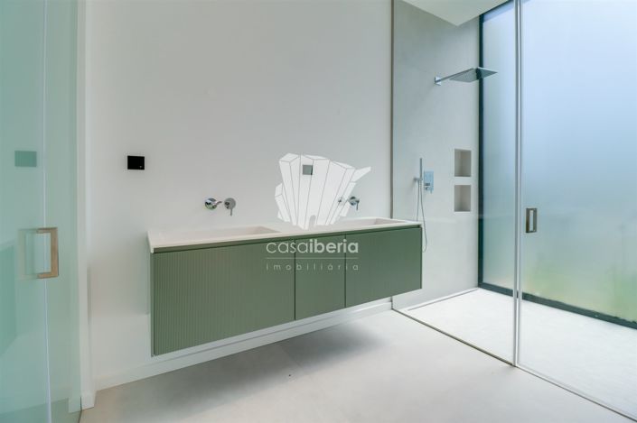 Image No.27-4 Bed House for sale