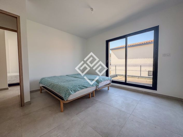 Image No.10-3 Bed House for sale