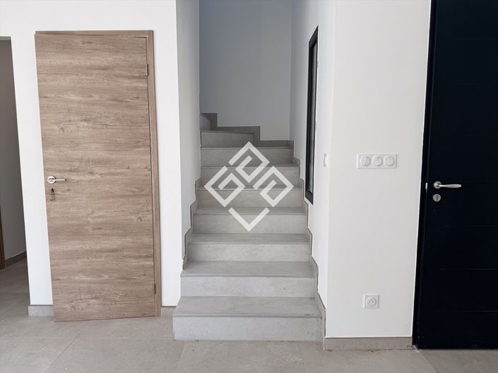 Image No.6-3 Bed House for sale