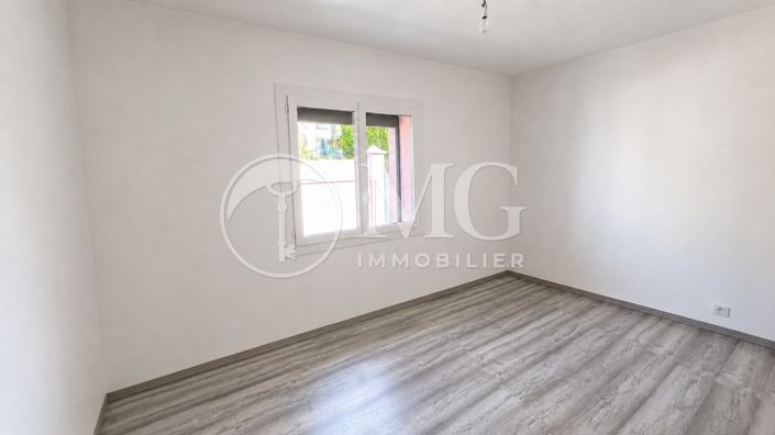 Image No.8-2 Bed House for sale