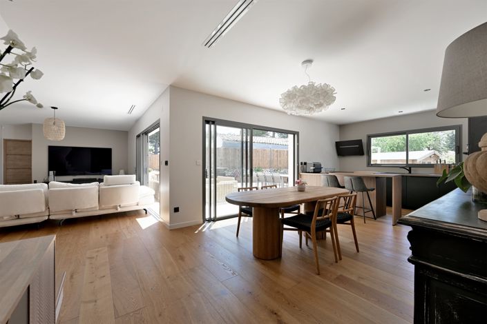 Image No.2-5 Bed House for sale