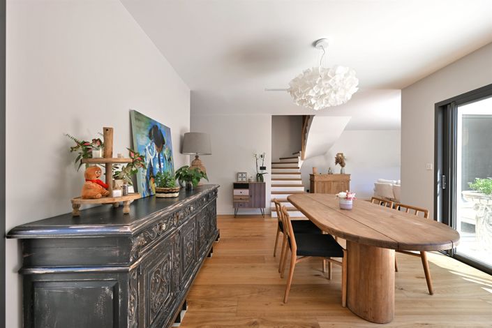 Image No.3-5 Bed House for sale