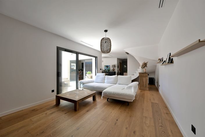 Image No.5-5 Bed House for sale