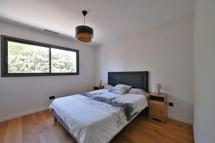 Image No.7-5 Bed House for sale