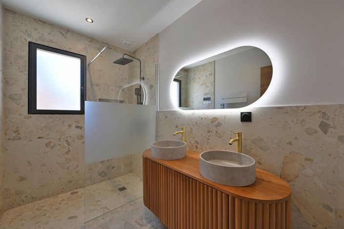 Image No.8-5 Bed House for sale