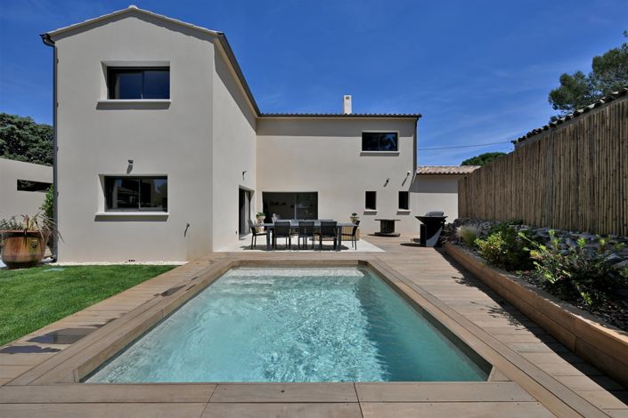 Image No.9-5 Bed House for sale