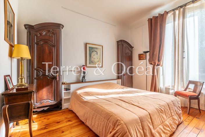 Image No.18-7 Bed House for sale