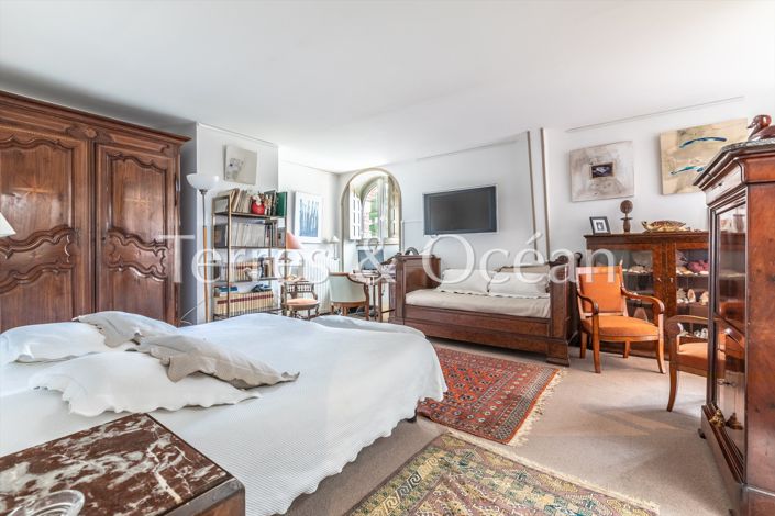Image No.25-7 Bed House for sale