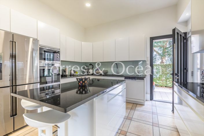 Image No.9-7 Bed House for sale