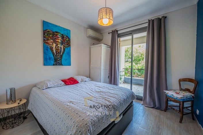 Image No.8-4 Bed House for sale