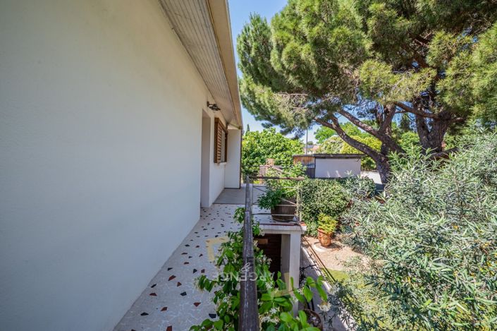 Image No.9-4 Bed House for sale