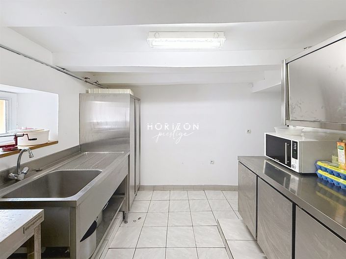Image No.6-12 Bed House for sale