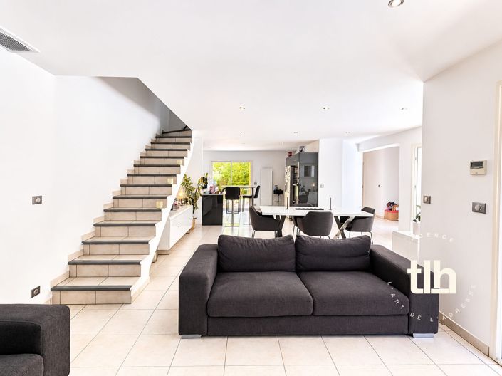 Image No.8-4 Bed House for sale