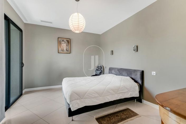 Image No.9-3 Bed House for sale