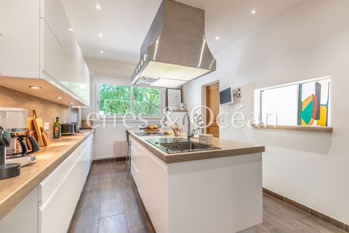 Image No.11-5 Bed House for sale