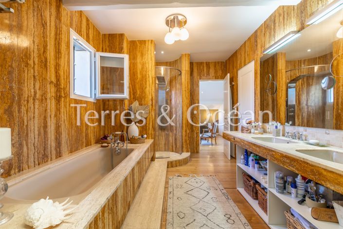 Image No.16-5 Bed House for sale