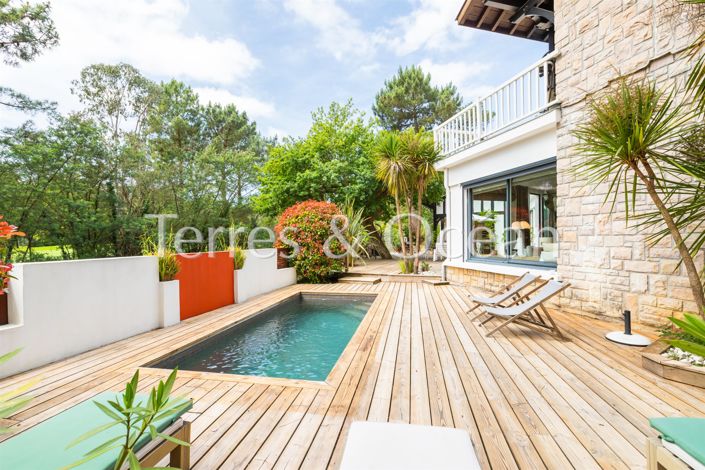 Image No.8-5 Bed House for sale