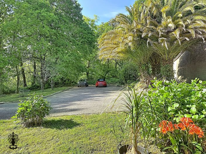 Image No.9-5 Bed House for sale