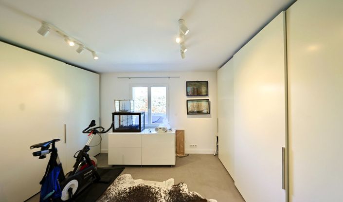 Image No.12-4 Bed Property for sale